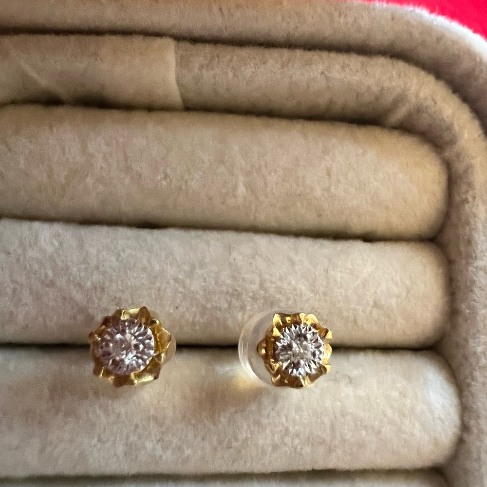 18k pure gold 0.15 carat natural diamond stud earrings Japan gold